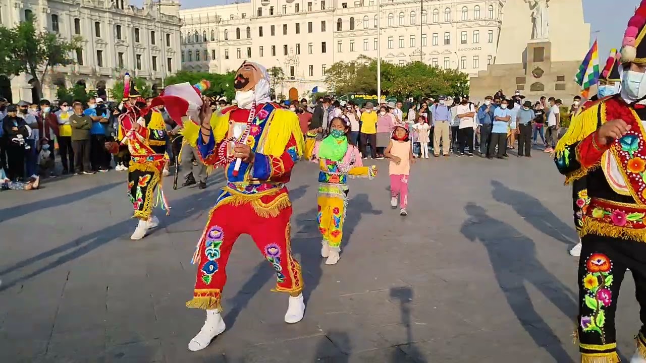 IMPRESIONANTE "DANZA DE LOS NEGRITOS" DE ANDAHUAYLAS - UNA TORRE HUMANA DE 5 PISOS.