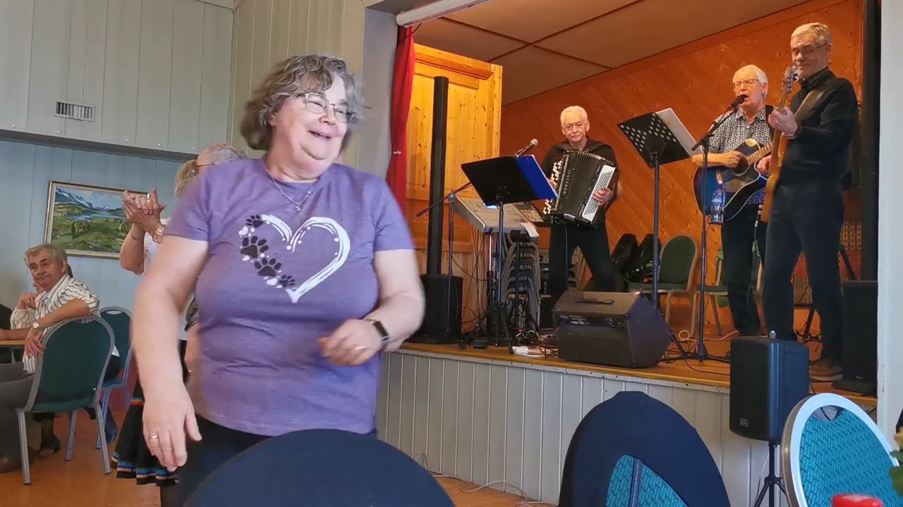 Tirsdag den 20/1 2026 Vårtun Henrys Stands trio spiller 