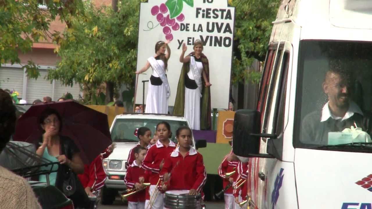Uruguay está de Fiesta - Fiesta de la Uva y el vino - Villa Rodriguez 10 m