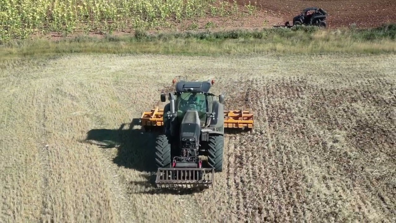 Deutz-Fahr Warrior ttv 7250 pasando grada rápida
