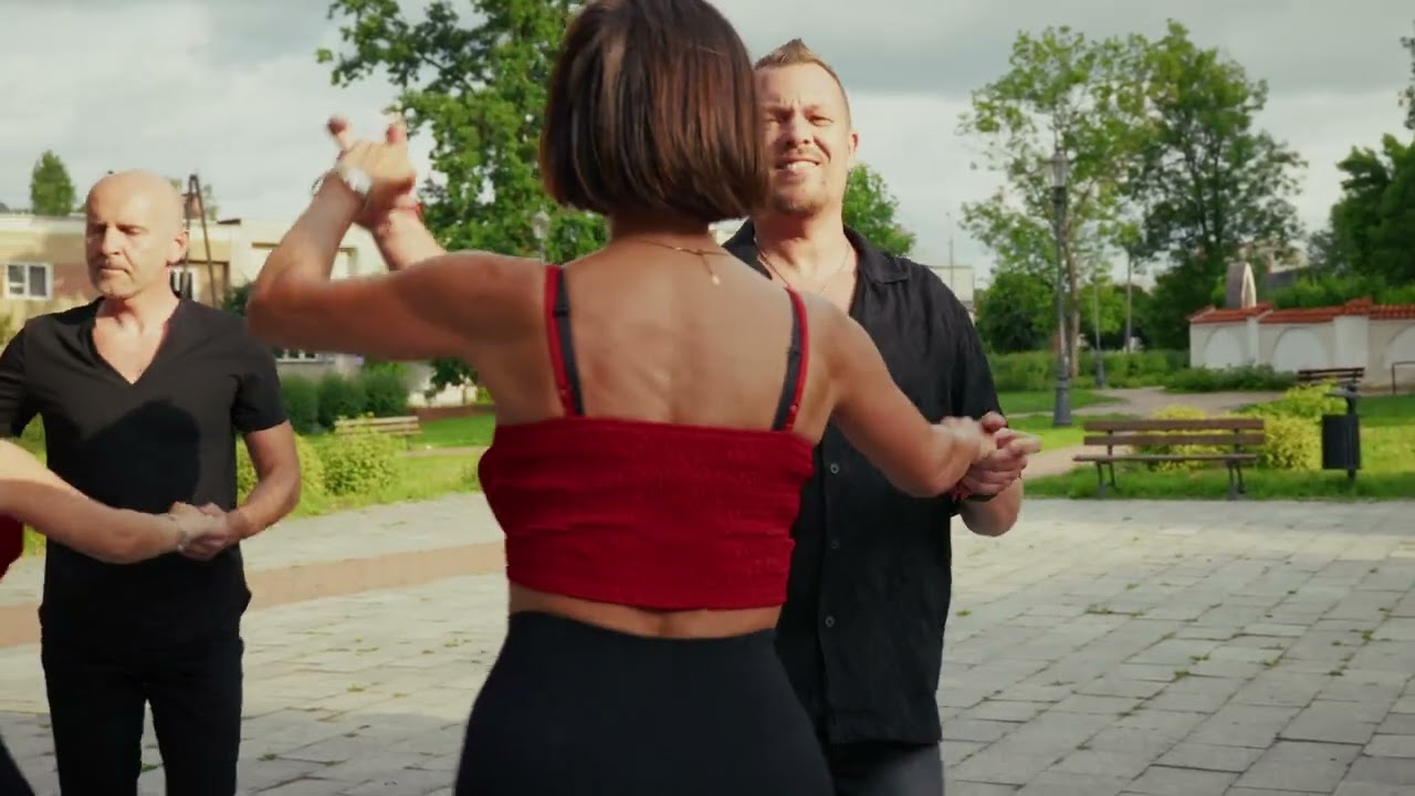SALSA & BACHATA - SZKOŁA TAŃCA ROCKSTEP 2025