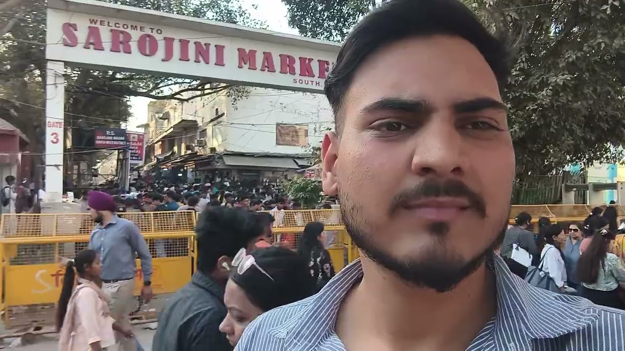 Holi pr gaon jaane se pahle ki shopping #sarojininagarmarket se