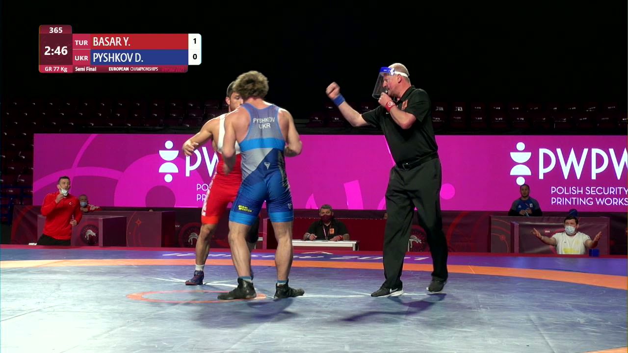 1/2 GR - 77 kg: Y. BASAR (TUR) v. D. PYSHKOV (UKR)