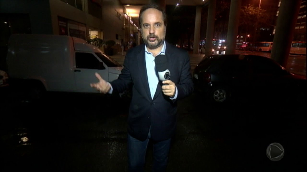 Série JR: crise econômica leva pessoas com curso superior a morar na rua