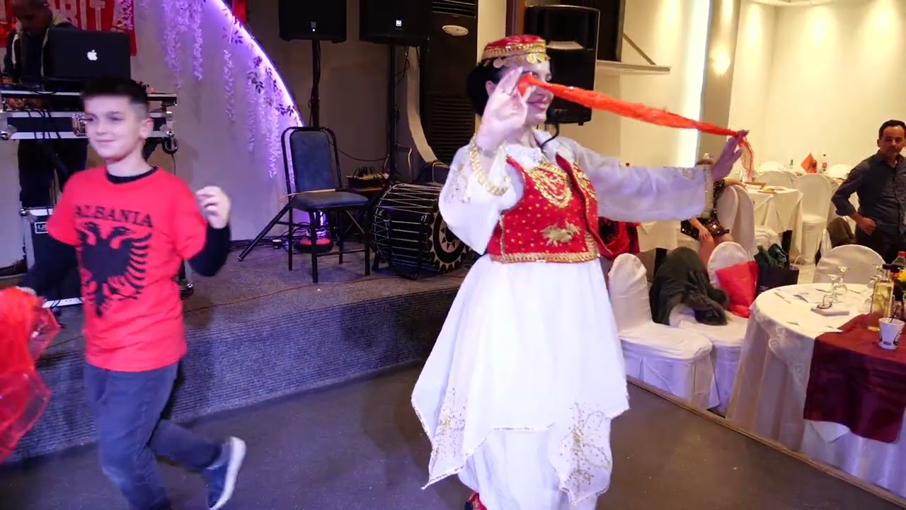 Festa e 28-29 Nentorit nga Shoqata Vellazerimi ne Athine part 2