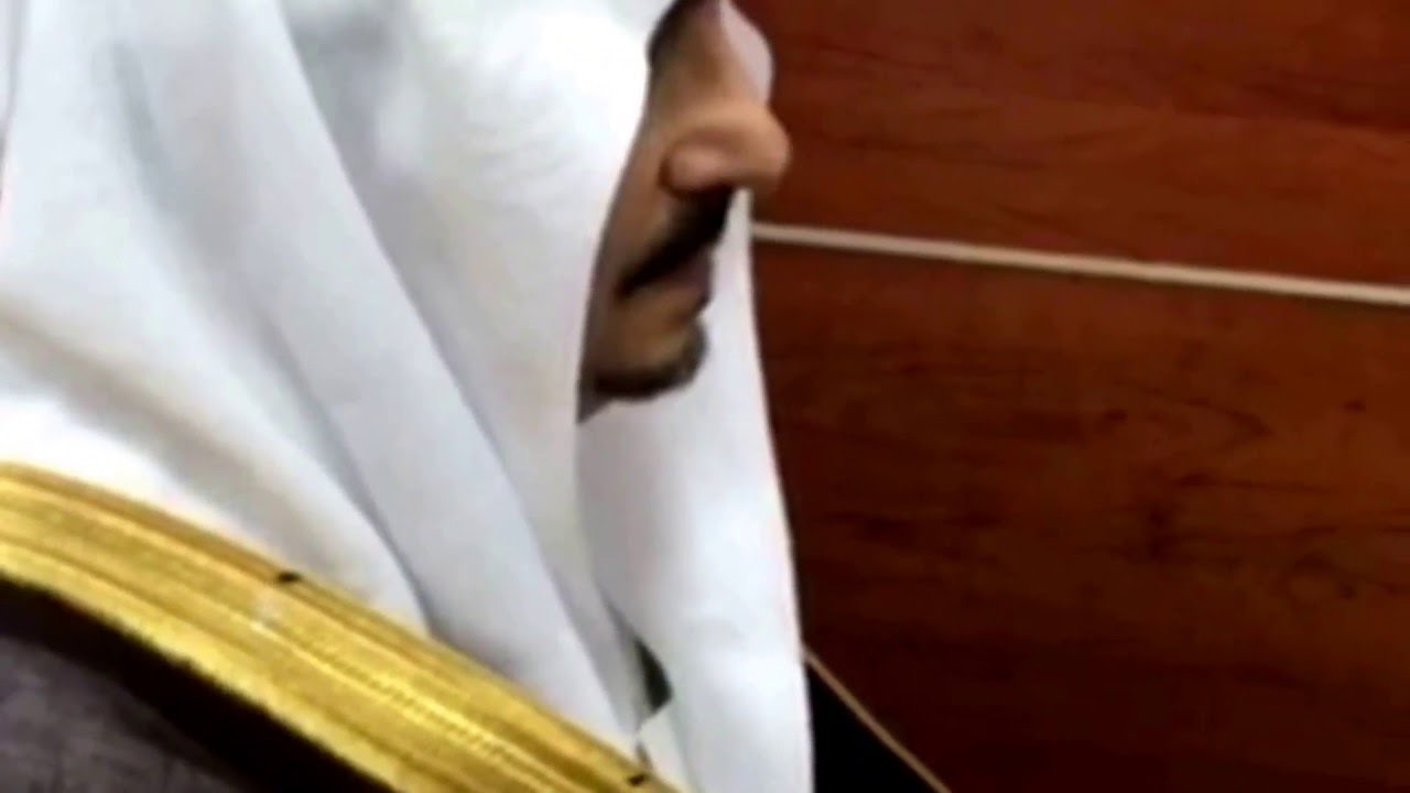 أمير الرياض يزور الأحوال ويجدد بطاقته وكرت العائلة ..