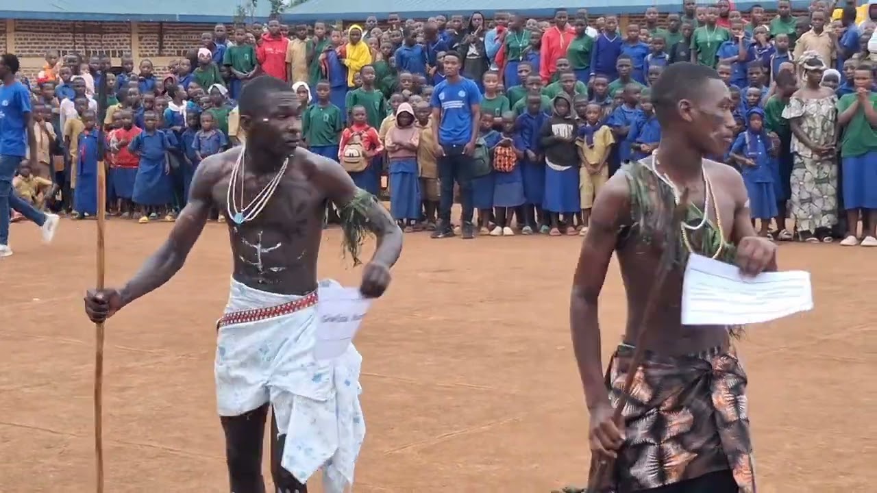 Ushaka amahoro ategura amahoro reba abana uburyo bitwaye