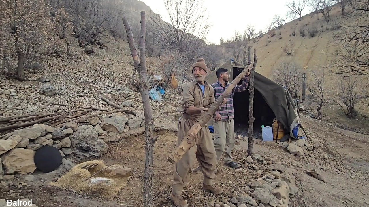 Renovating the fireplace canopy with natural wood by Hemet Jahangir: Nomadic Life