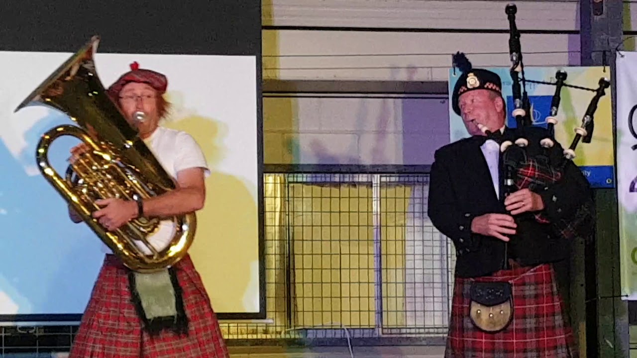 Duelling Tuba V Bagpipes