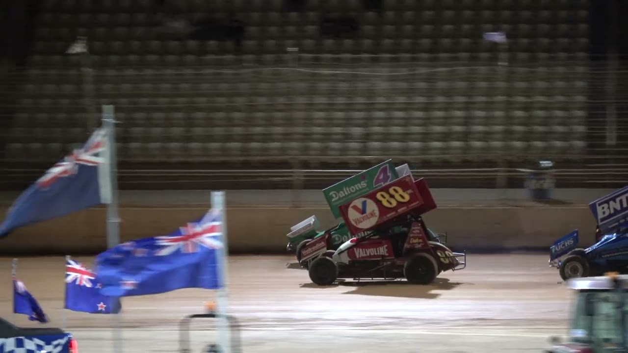 Parking it at the NZ Midgets - Sprintcar W