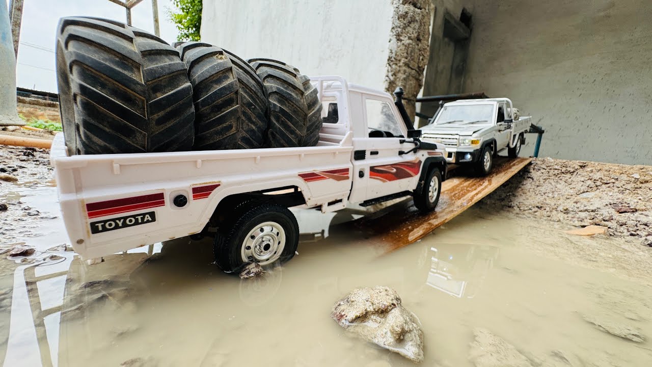 Remote control Toyota Land Cruiser 4x2 Delivery Trucks
