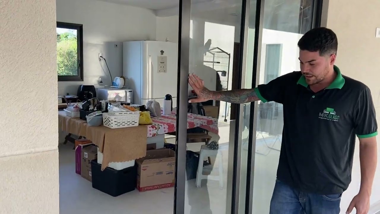 TUDO QUE VOC&Ecirc; PRECISA SABER SOBRE UMA PORTA SEQUENCIAL DA LINHA SUPREMA COM TRILHO EMBUTIDO CANETA.