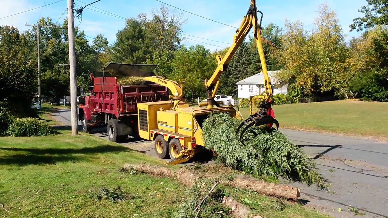 Big Vermeer  Wood Chipper with Log Loader