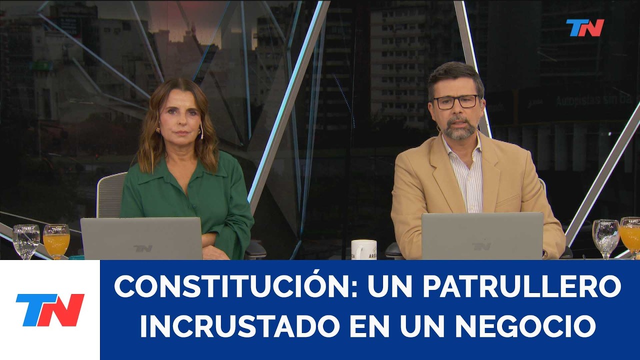 Choque en Constitucion : Un patrullero incrustado en un negocio