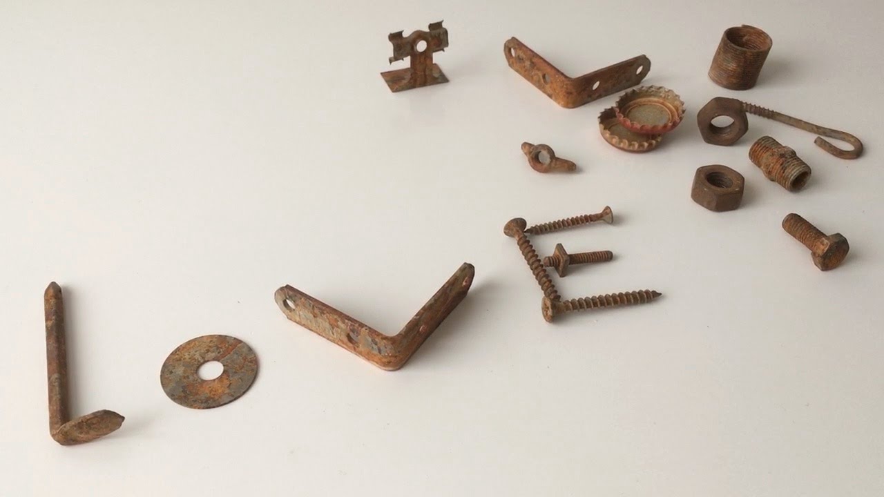 How to Rusty Metal Pieces Using Vinegar, Hydrogen Peroxide and Salt