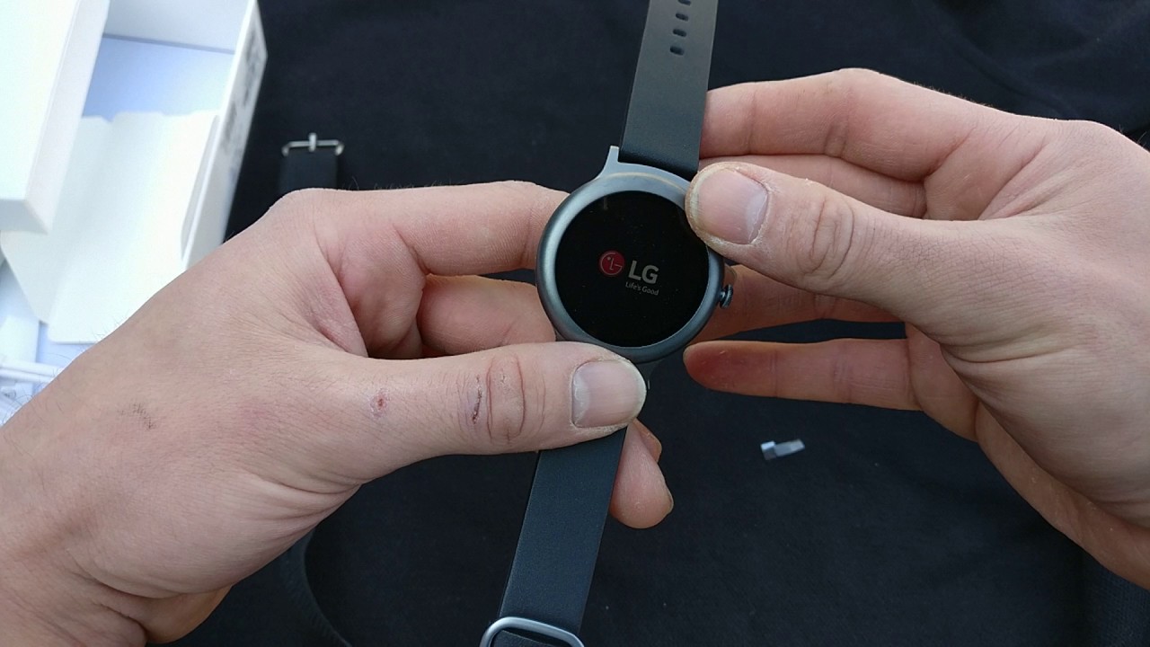 Unboxing and initial setup of the LG G Watch Style!