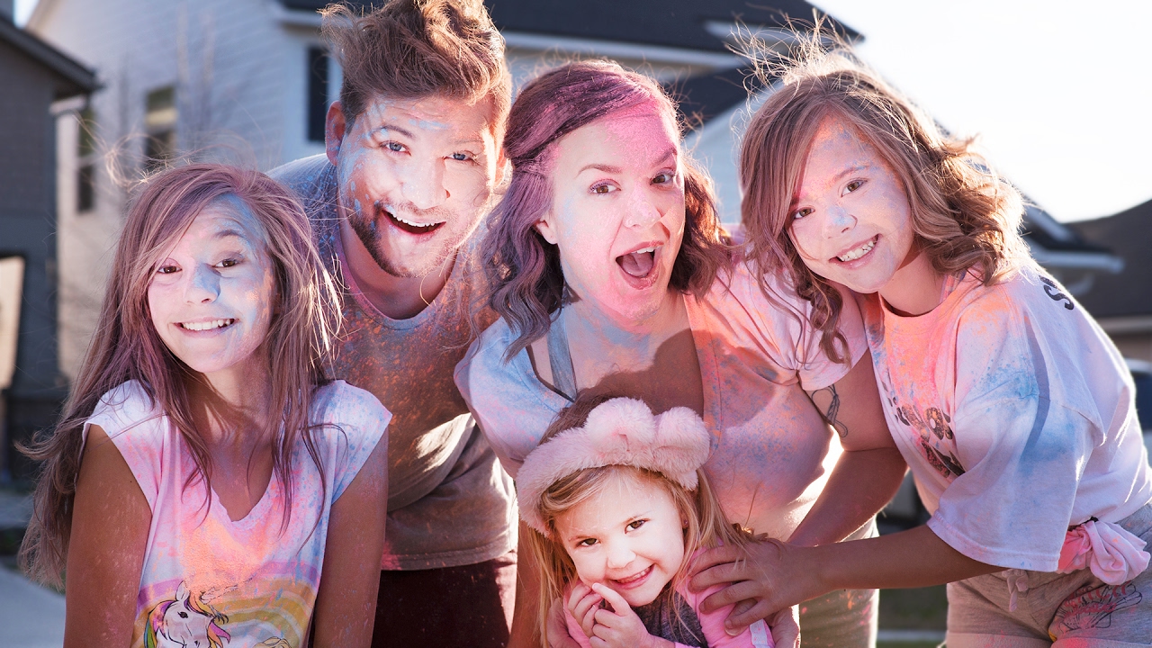 😳 SMELLY BELLY TV PHOTO SHOOT BEHIND THE SCENES 😳 WE LOCKED OURSELVES OUT OF THE HOUSE! 😳