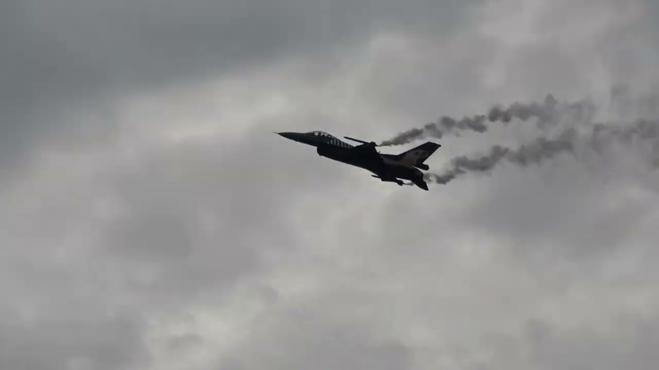 Sanicole Airshow 2024 - Solotürk F16 Amazing Demo