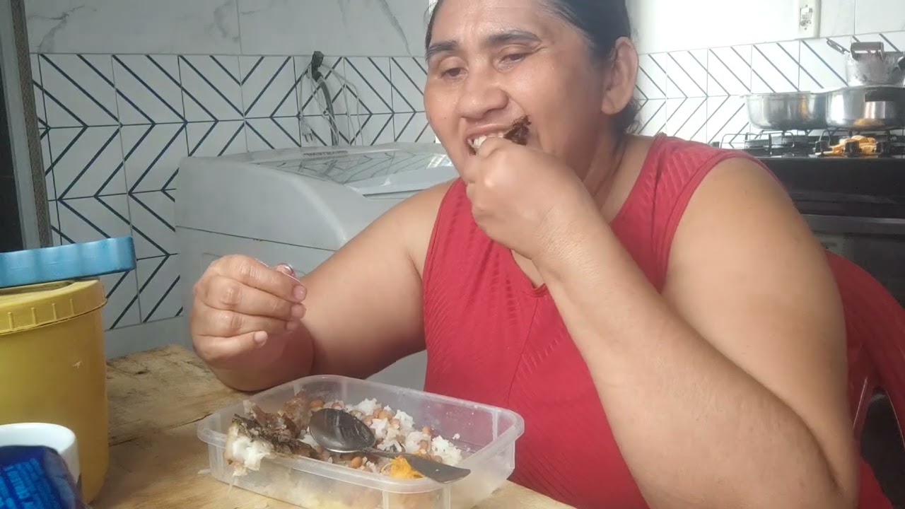 ALMOÇANDO COM VOCÊS! E MOSTRANDO COMO ESTÁ MINHA CASA!