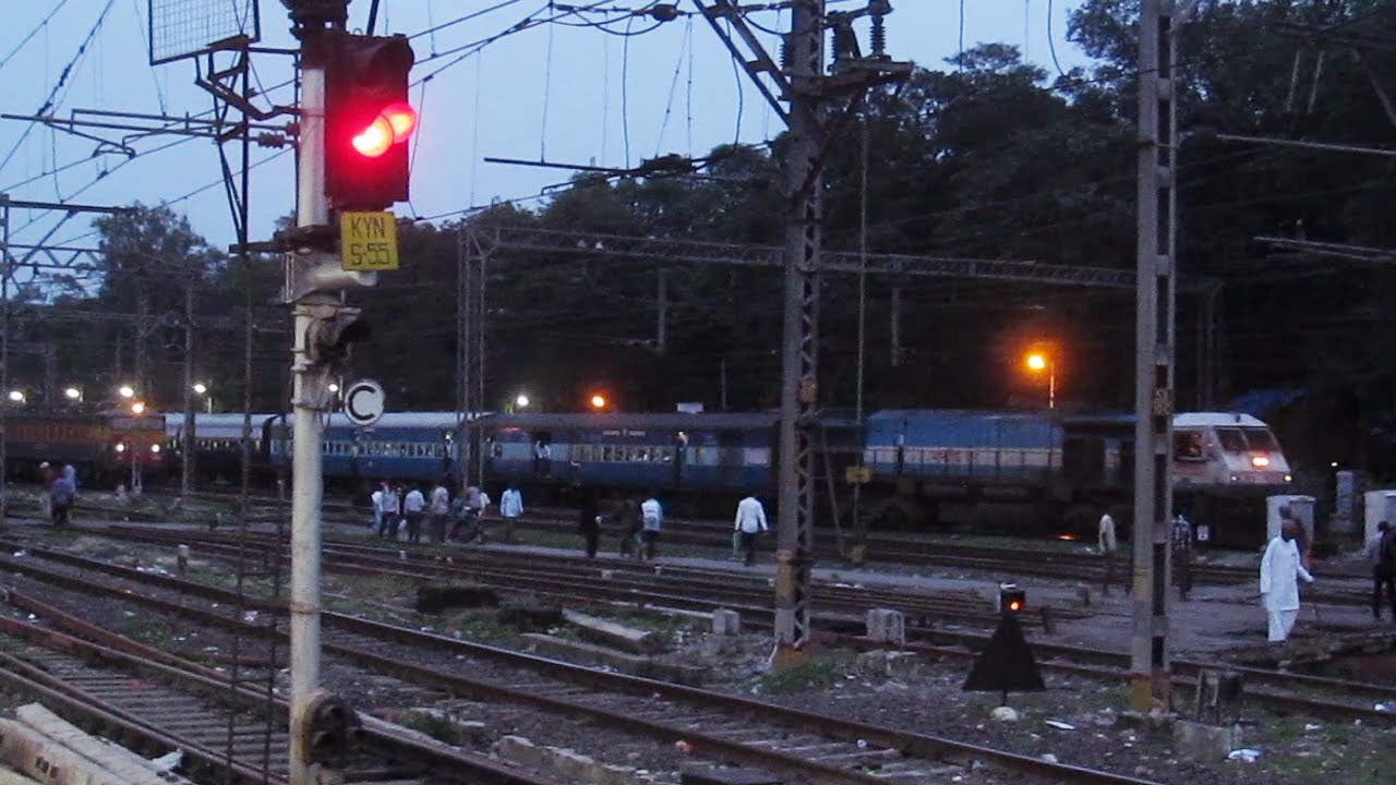 Indian Railways - 3 Trains Simultaniously Arriving Kalyan Junction !!
