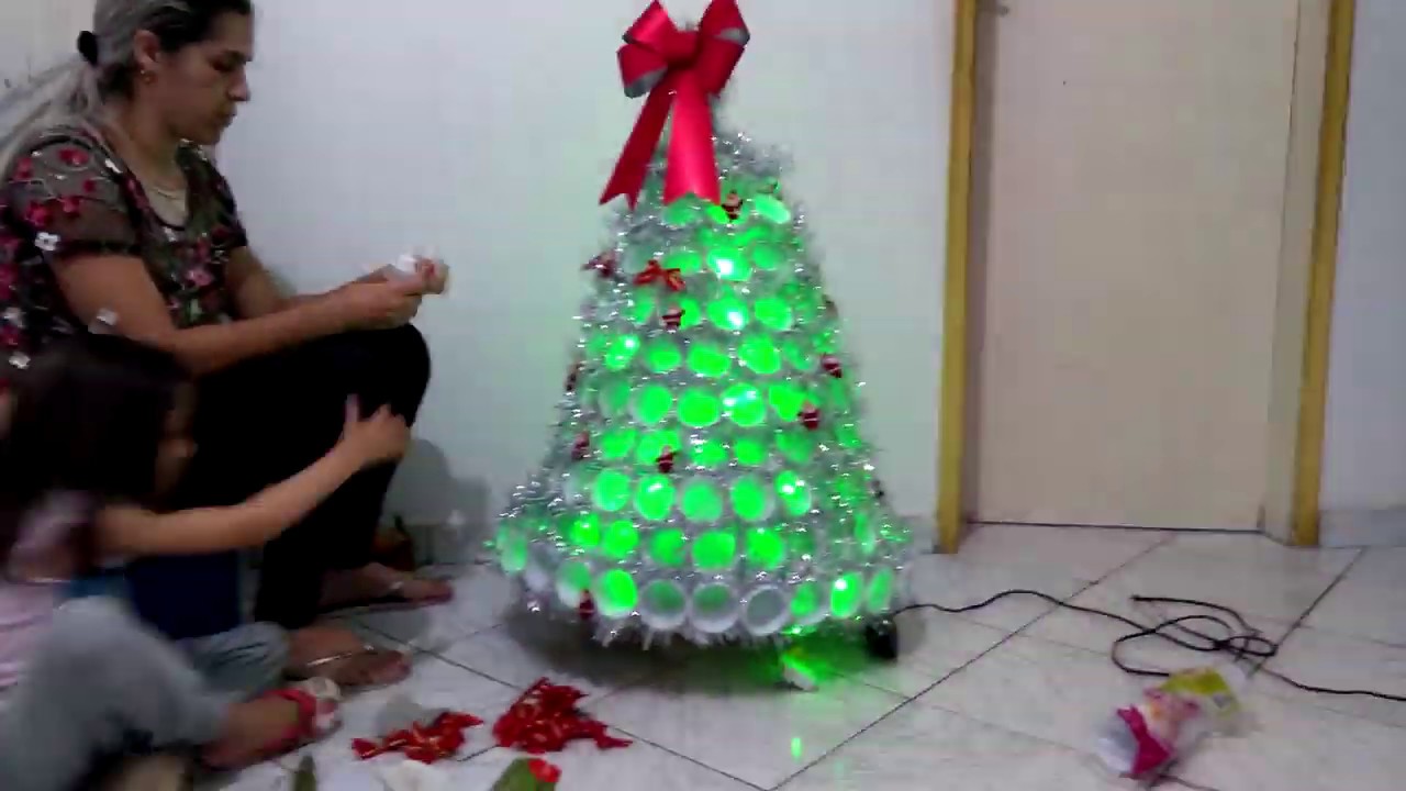 Como Fazer Árvore de Natal com Copos Descartáveis