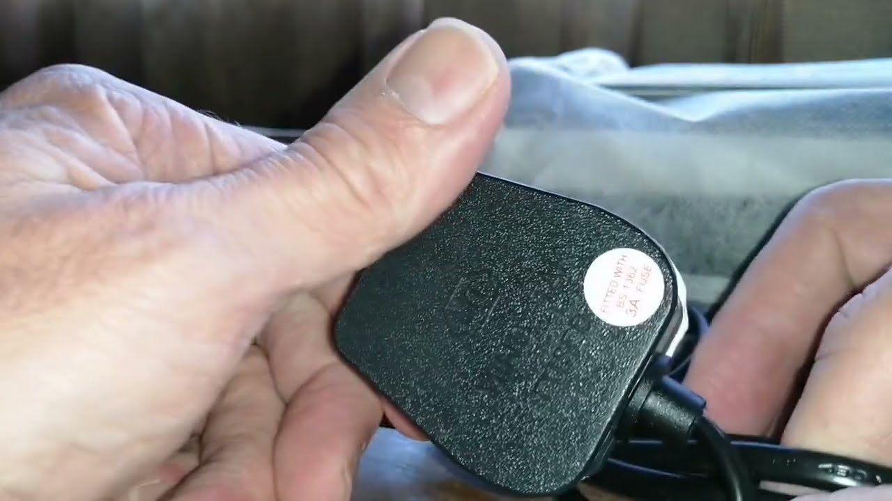 Unboxing Toshiba TY-HRU30 from Japan: 8-band radio with SW, MW and FM