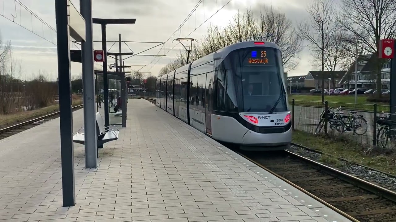 Aankomst 15G CAF Urbos Tram 25 3007 in Tram Halte Sacharovlaan