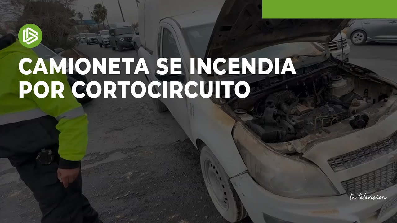Camioneta se incendia por cortocircuito