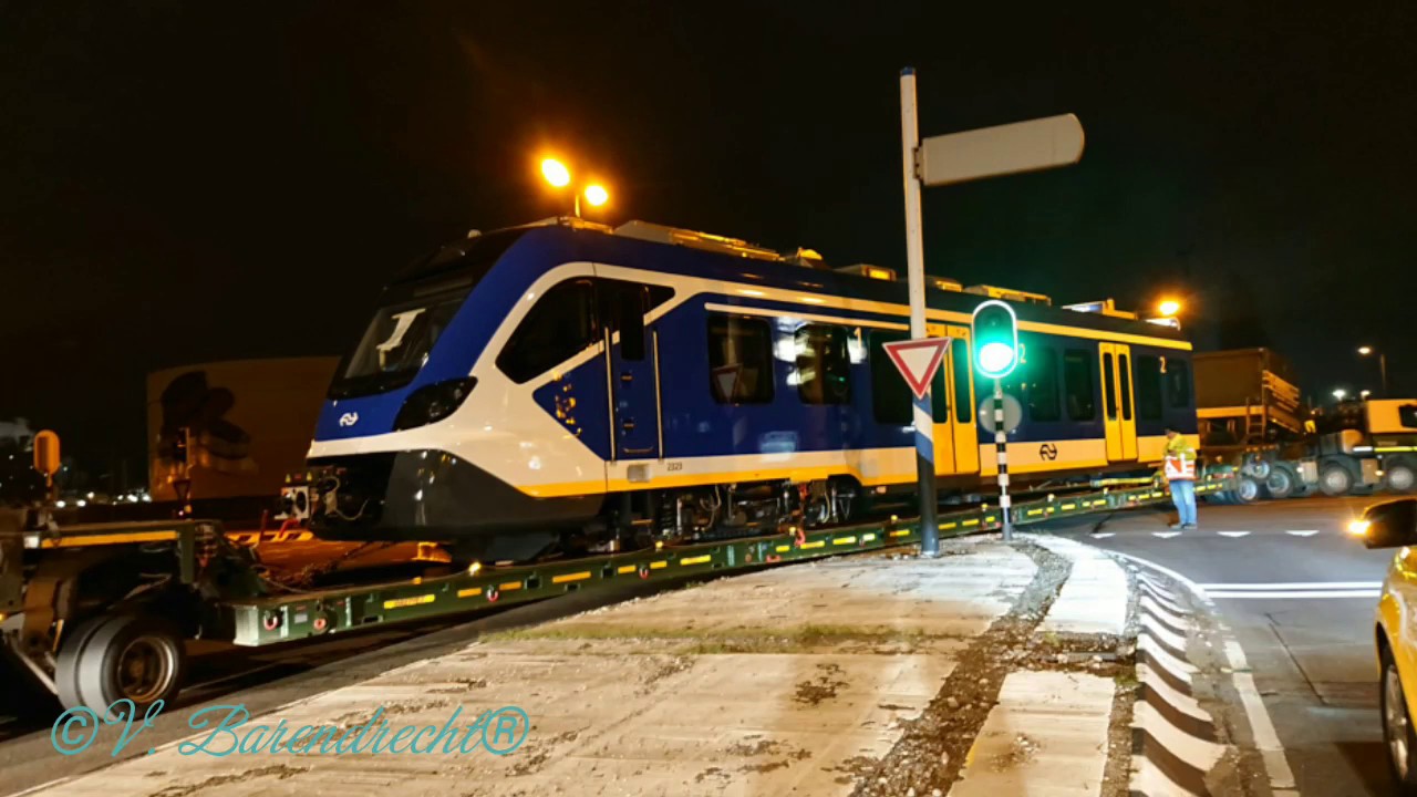 Nsr SNG 2323 op transport naar de Zaanstraat Amsterdam