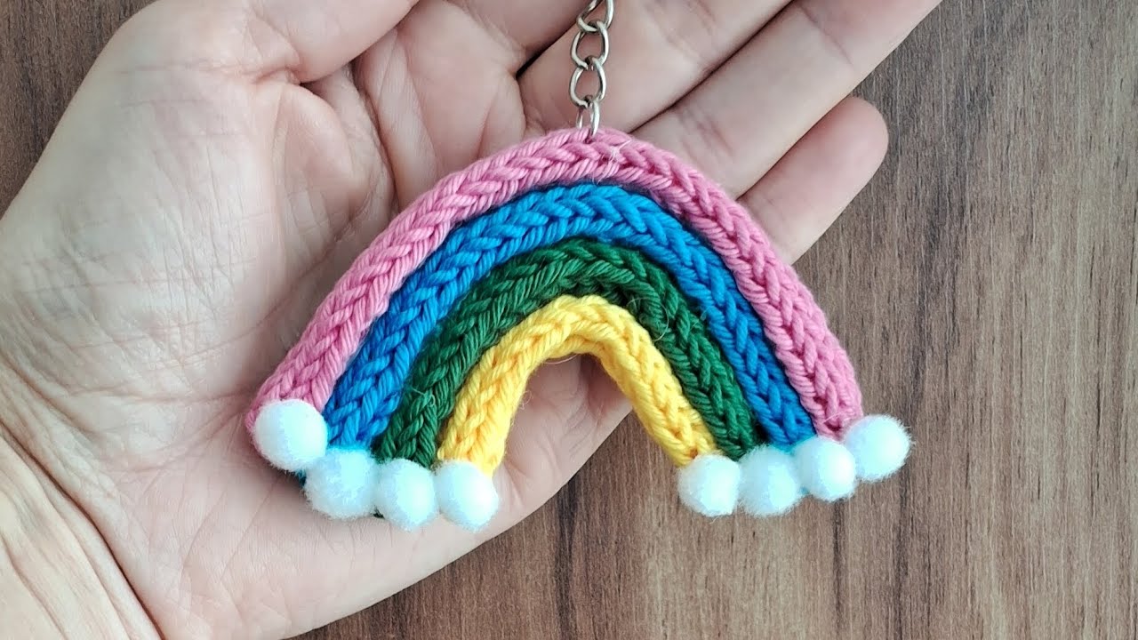 Chaveiro arco-íris crochê