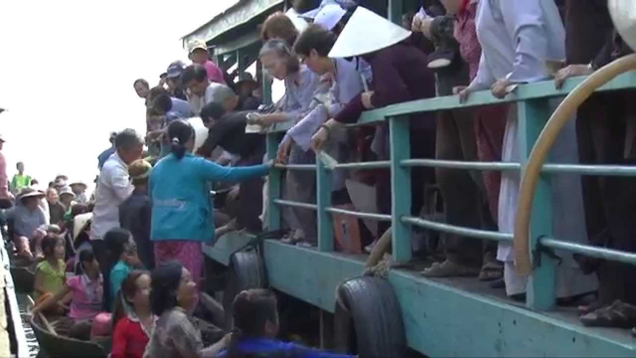 Cuu tro vung Bien Ho Campuchia 2014 - Hoi Tu Thien Ban Tay Nhan Ai