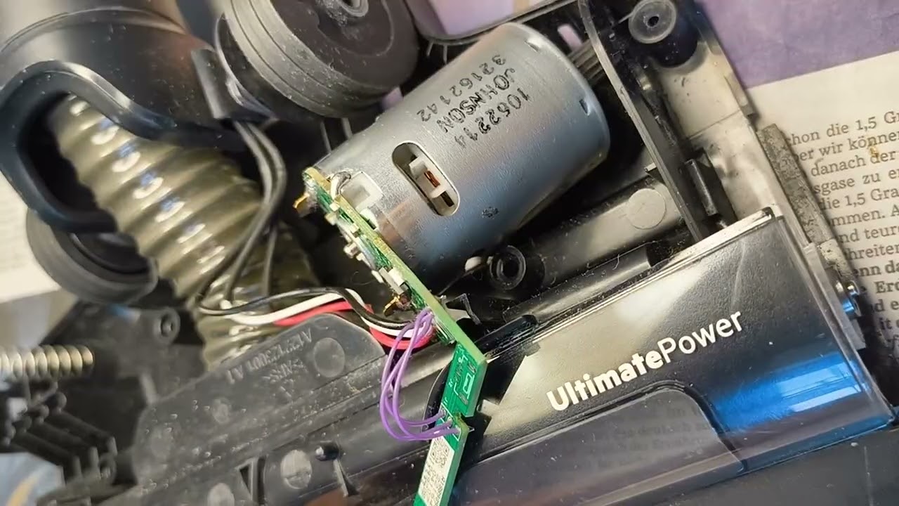 AEG Ultimate 8000 defekte Bodendüse reparieren