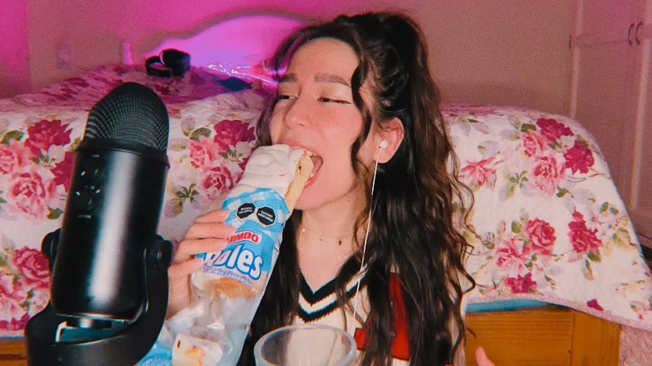 ASMR comiendo roles con leche🥛donde haré lives?
