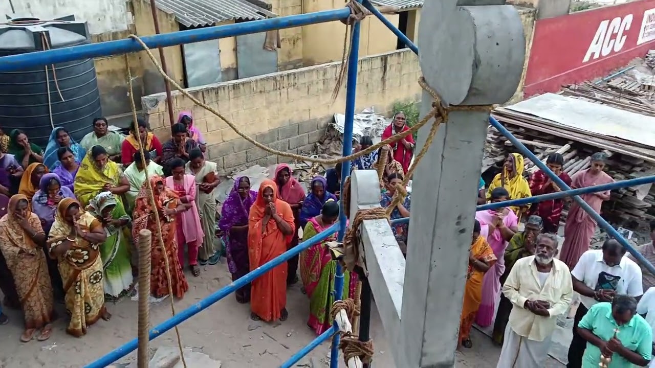 புனித நிக்கொலாசியார் ஆலயம் ⛪  கோபுரத்தில் சிலுவை அமைத்தல் ✝️ தருவைக்குளம் 