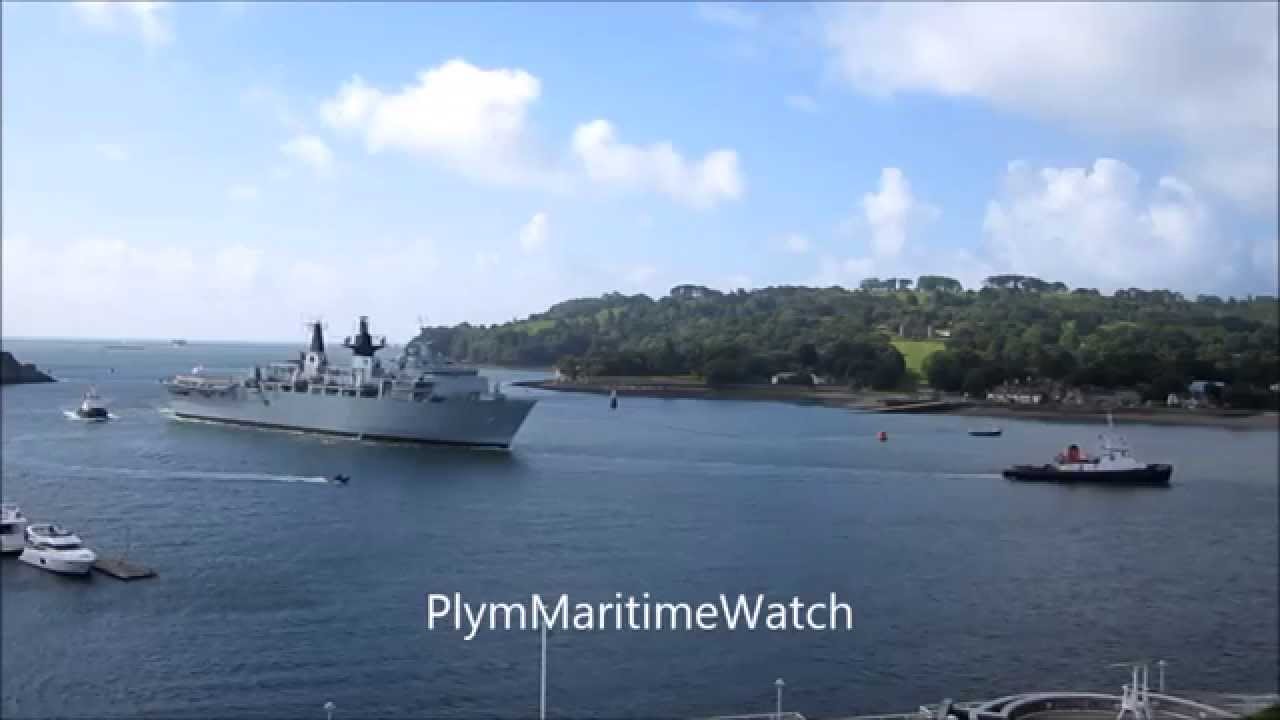 HMS Bulwark arrives in Devonport