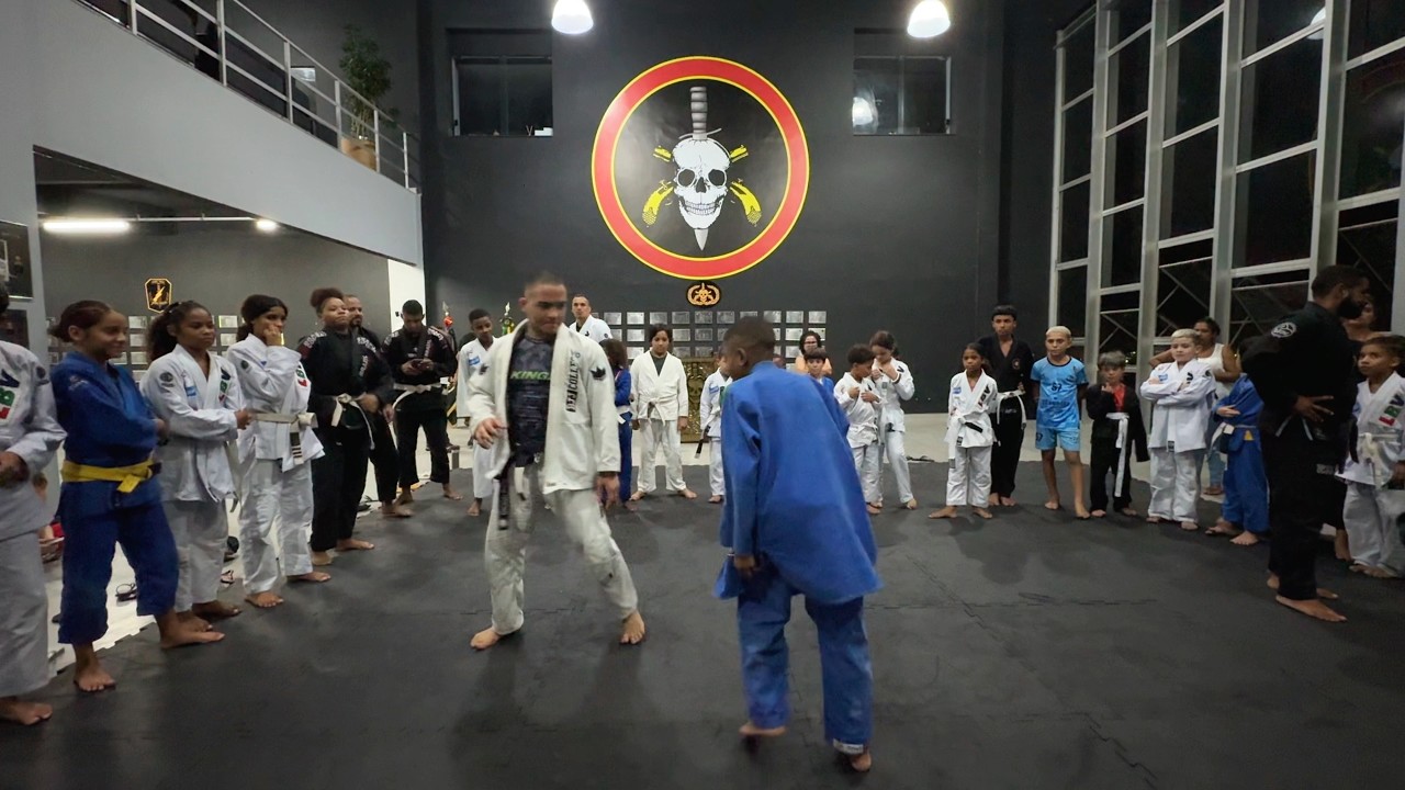 Dentro do BOPE-RJ! Jiu-Jitsu com Crian&ccedil;as do Projeto Social