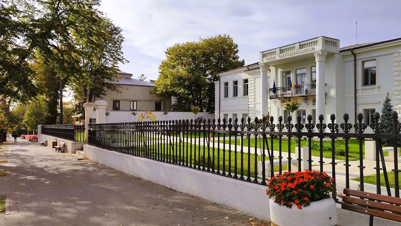 Iasi, A Serene Walk from Alexandru Ioan Cuza University to the Railway Station