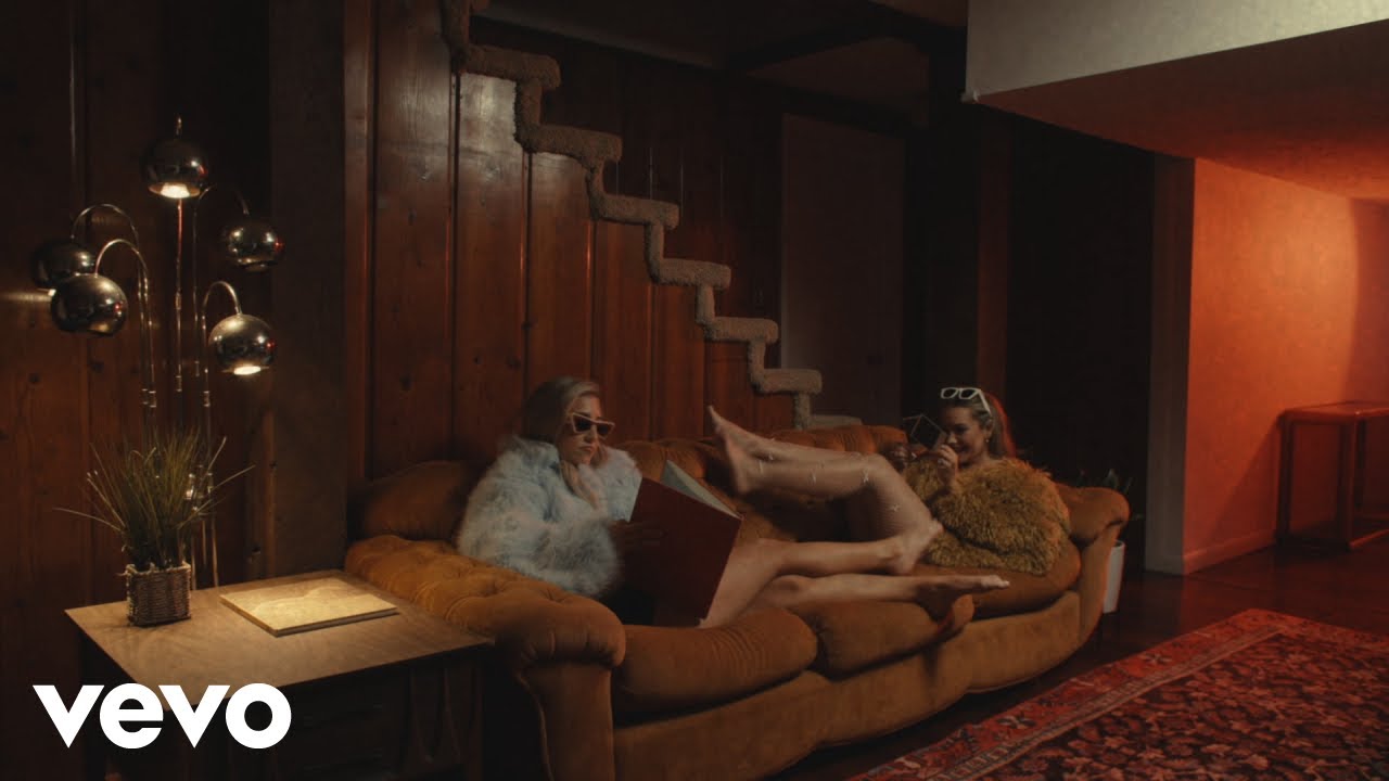 Maddie & Tae - Love & Light (Official Visualizer)