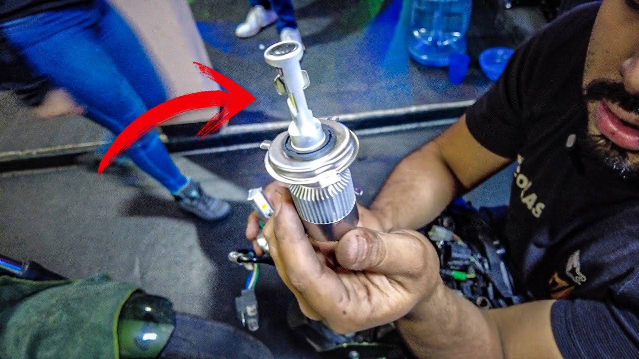 💡 El MEJOR bombillo LED para MOTO Pulsar NS200🔧 Instalamos la NUEVA LUZ LED para mi MOTO