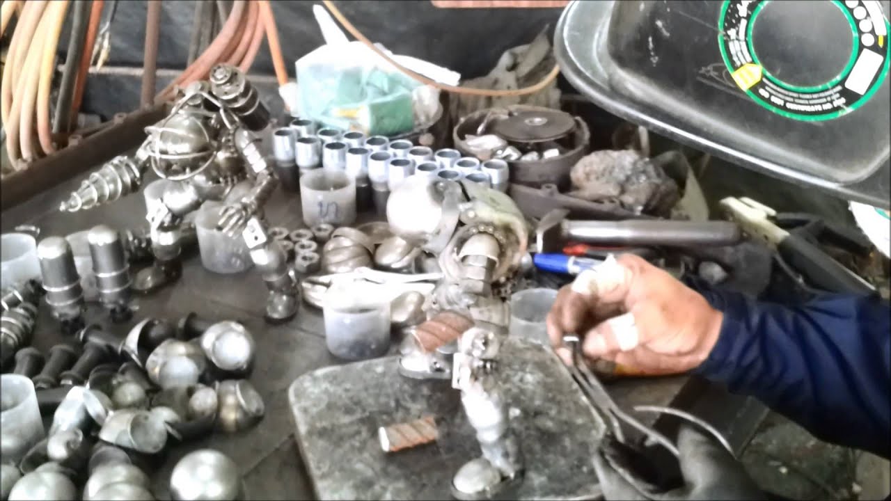 Bioshock: How to make a Big Daddy sculpture from scrap metal