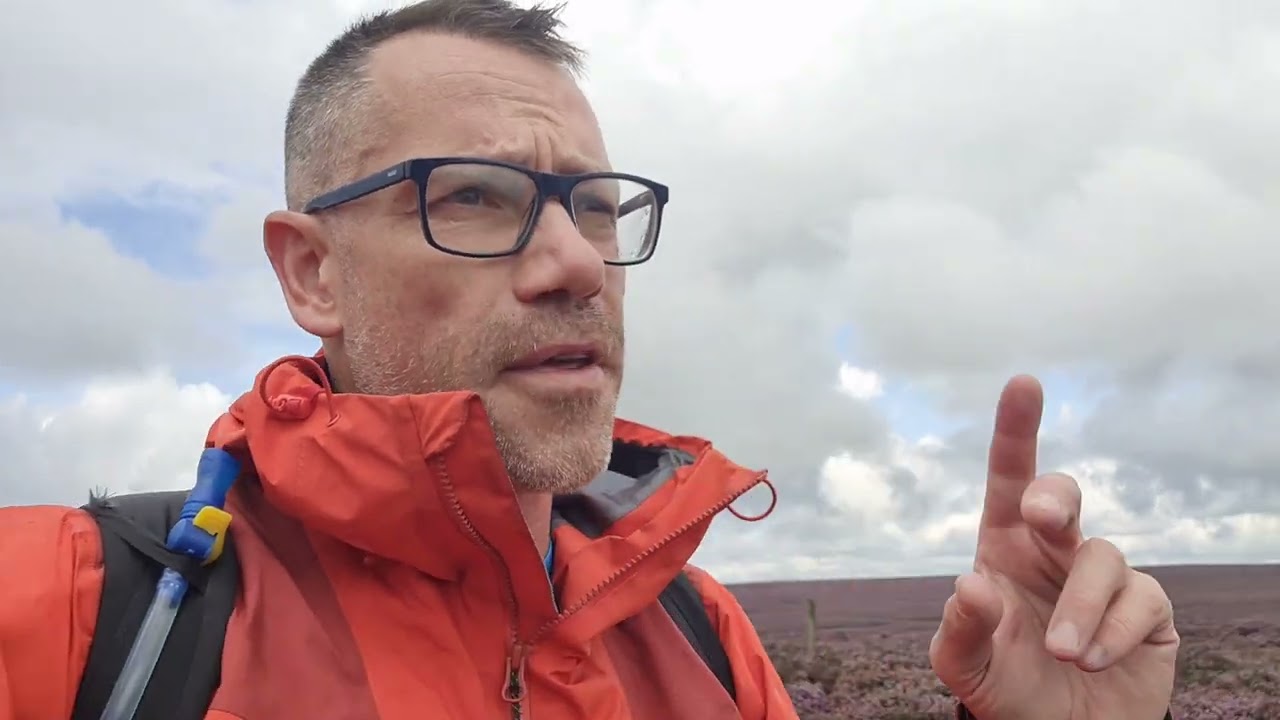 Off to the edge in the #peakdistrict #hikingholiday #hikingroute