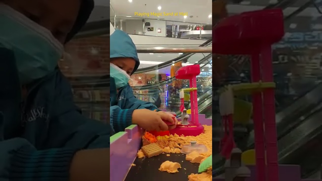 Playing Magic Sand at Malioboro Mall #magicsand #malioboroyogyakarta #Mallmalioboro