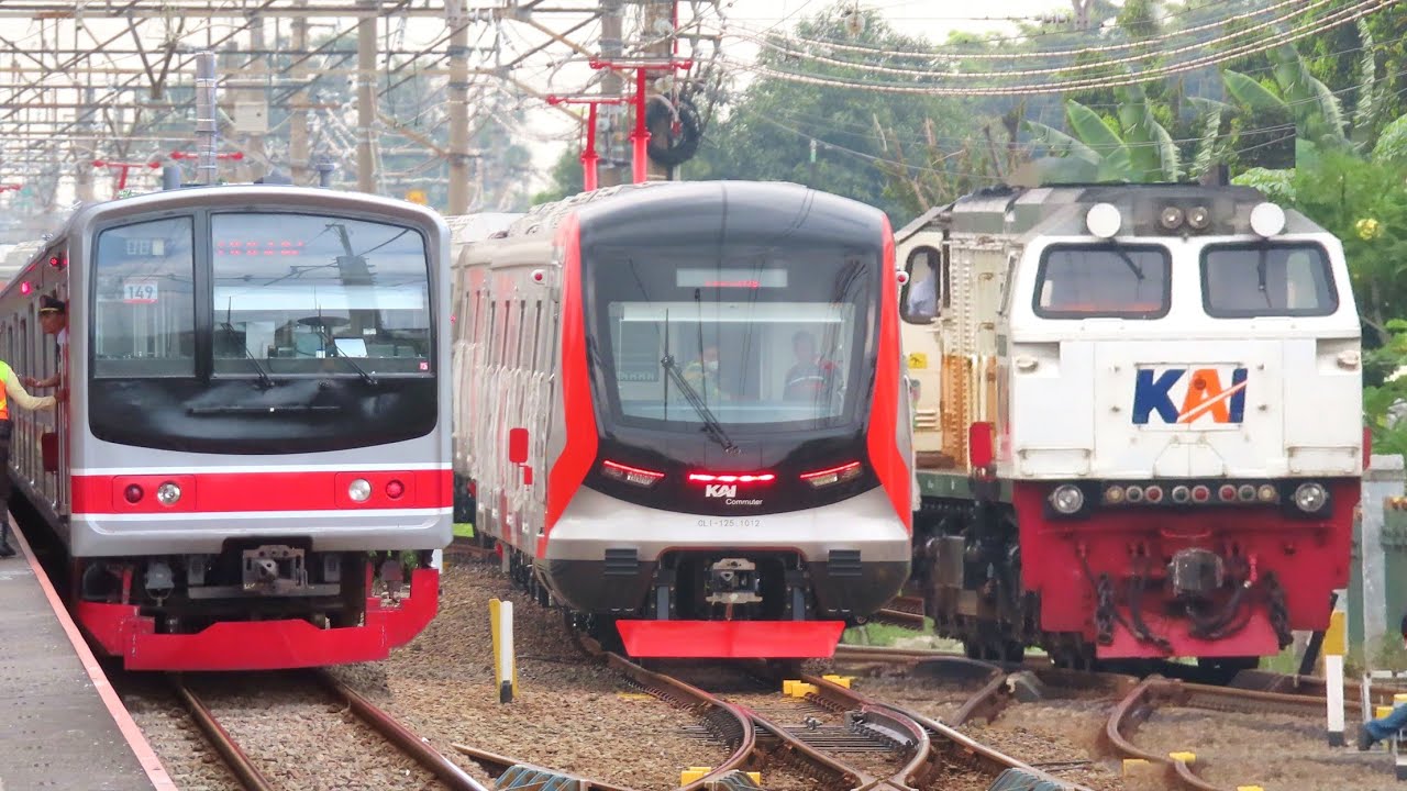 TOP RAMAINYA KERETA KRL DI STASIUN KOTA DEPOK !! Spesial KRL Terbaru dari China EMU CRRC SFC 120-V