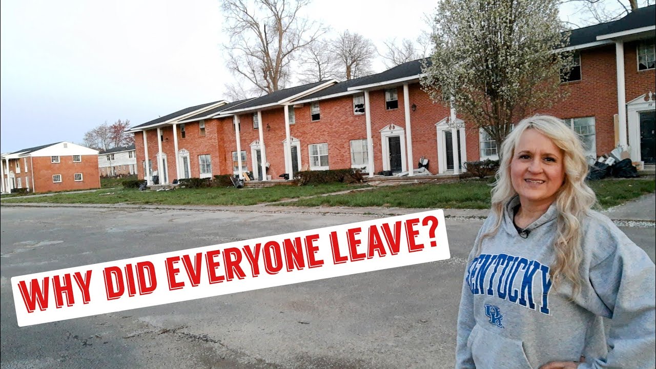 We Explorer a LARGE ABANDONED Apartment Complex!