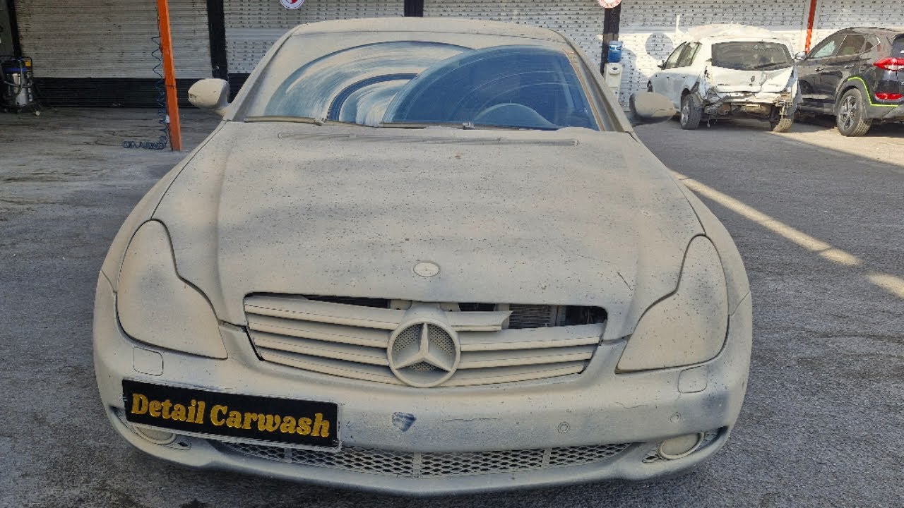 First wash in 10 years: ABANDONED Mercedes CLS350|barn find