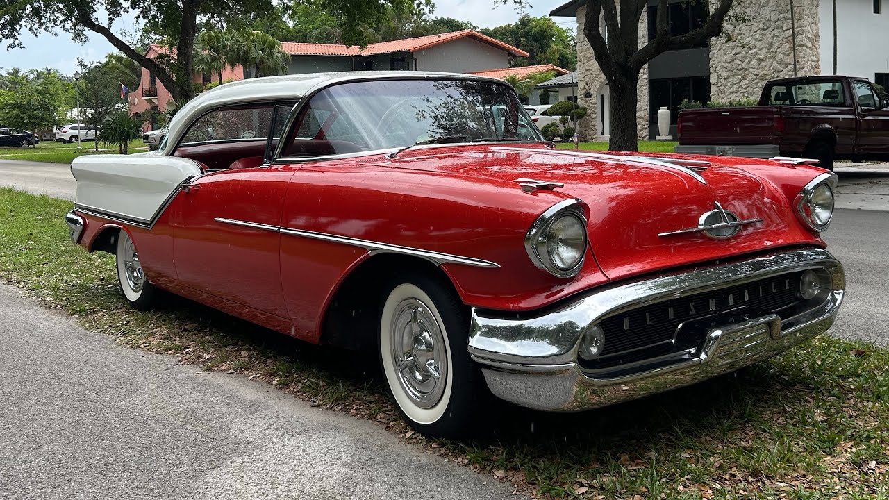 Señor de la tercera edad decide vender su 1957 Oldsmobile 88