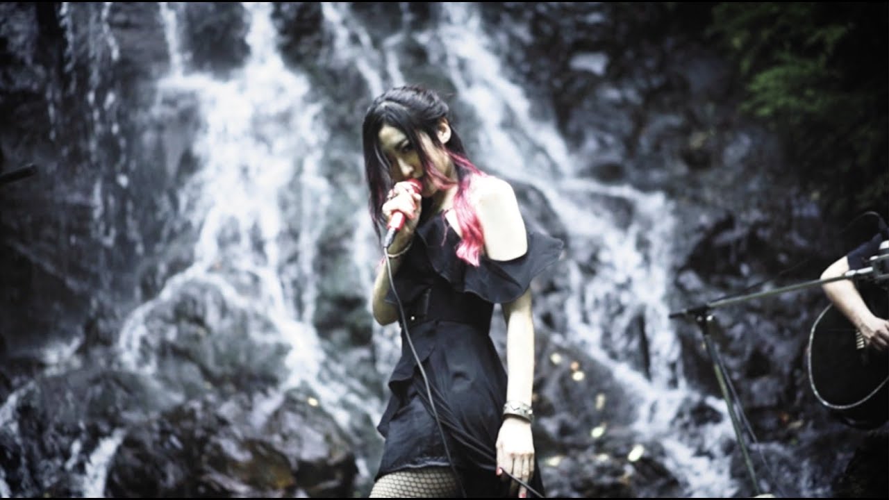 大山まき (Maki Oyama) Live at the Kirifuri Falls, Kyoto (Acoustic)