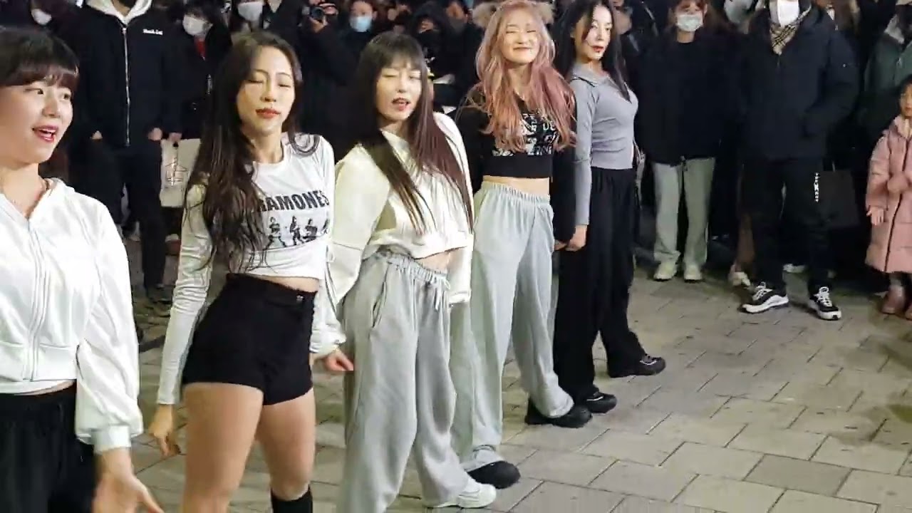 20221228 hongdae busking 홍대 미녀댄스팀 #레이디비(Lady B) 버스킹 04 - ANTIFRAGILE _ LE SSERAFIM