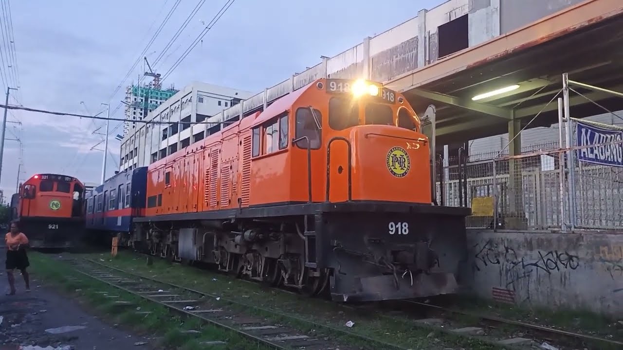 PNR - Two Trainsets in Alabang [60 fps]