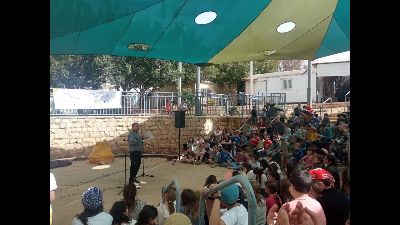 בניסן נגאלו ובניסן עתידים להיגאל - כנס מגלות לגאולה, בית ספר אח